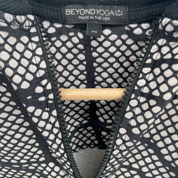 BEYOND YOGA Black & White Abstract Chromatic Bomber Jacket // XS - Picture 9 of 10